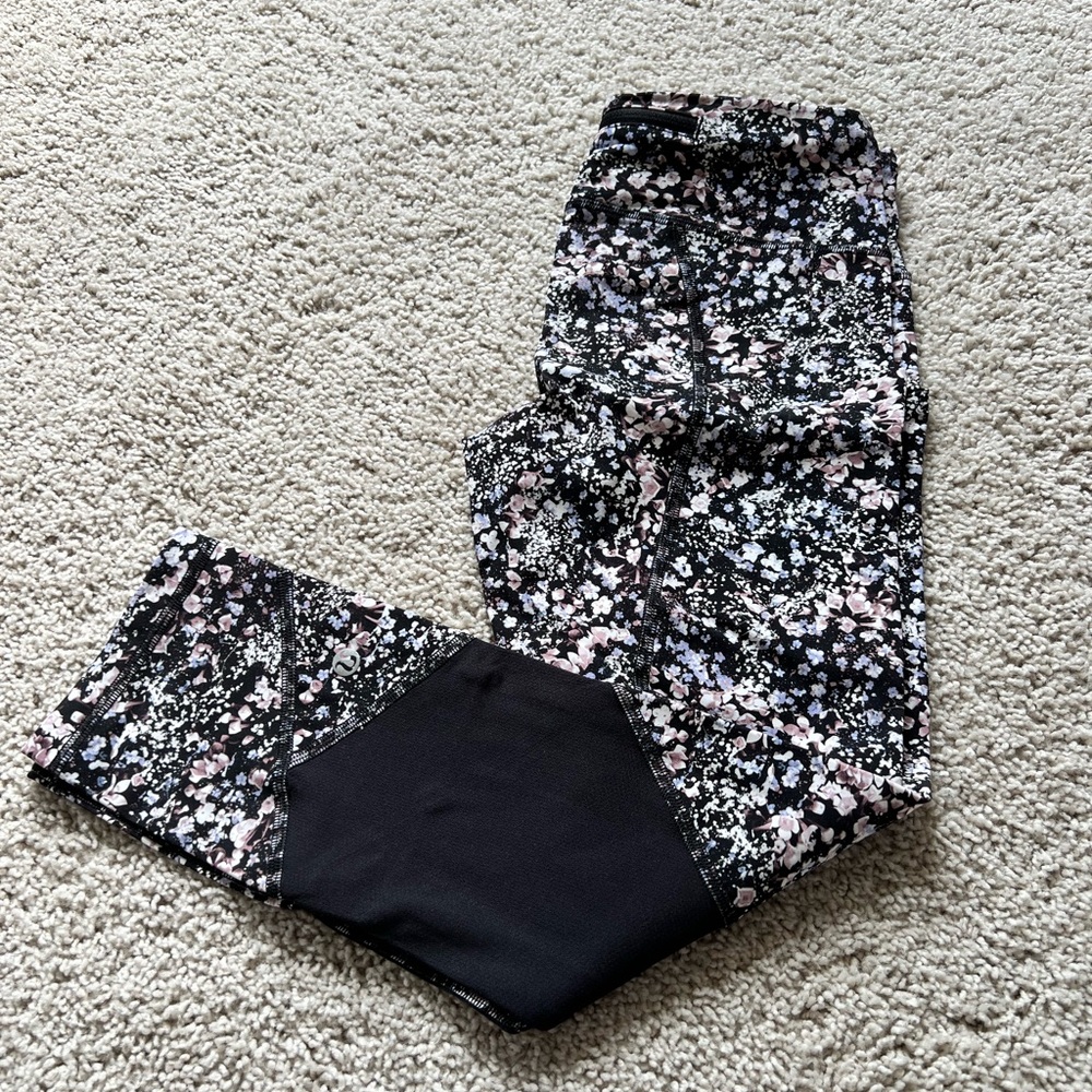 Lululemon Floral Pace Rival Crop - Picture 3 of 7